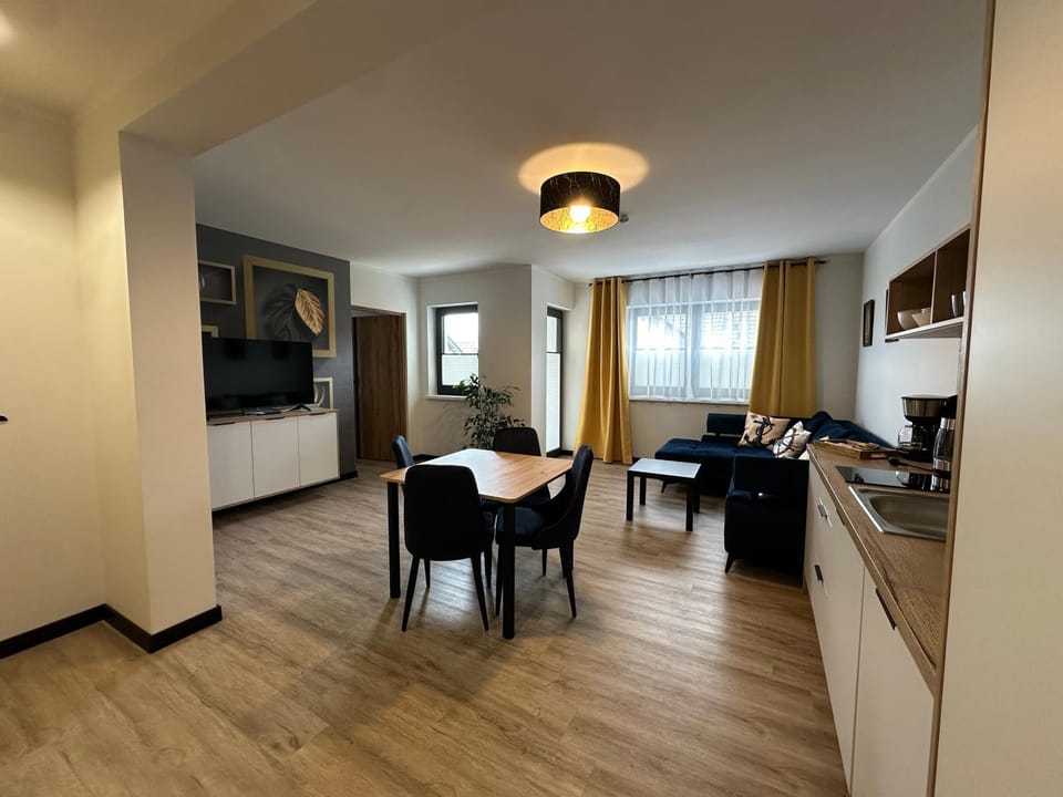TV and multimedia, Kitchen or kitchenette, Living room, Seating area
