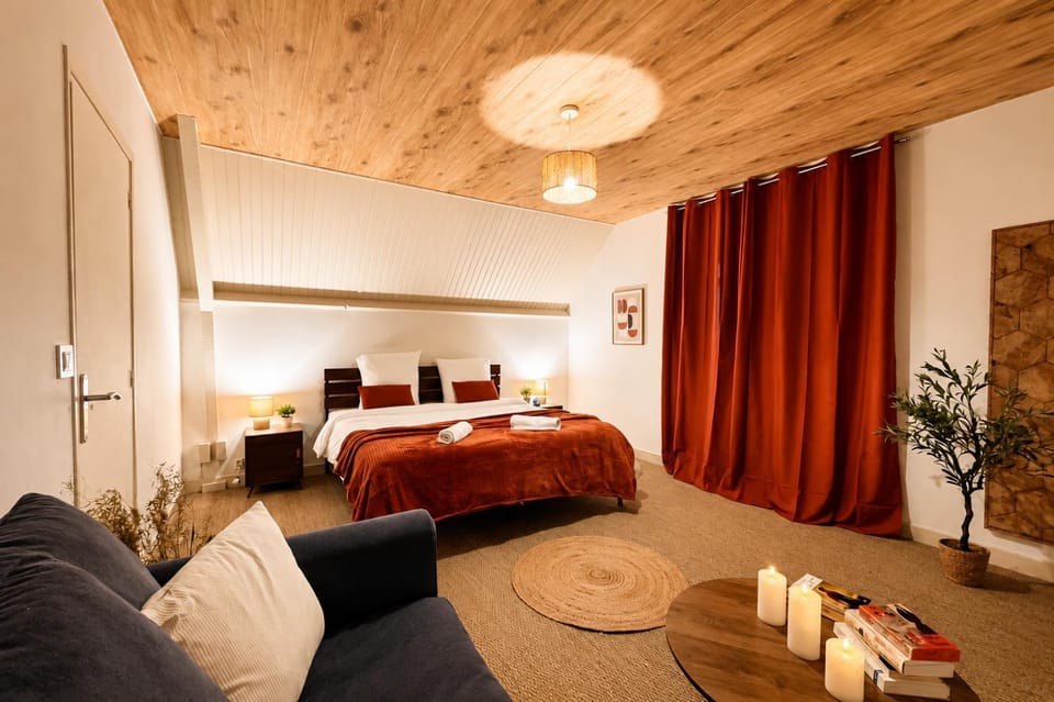Bed, Photo of the whole room, Bedroom