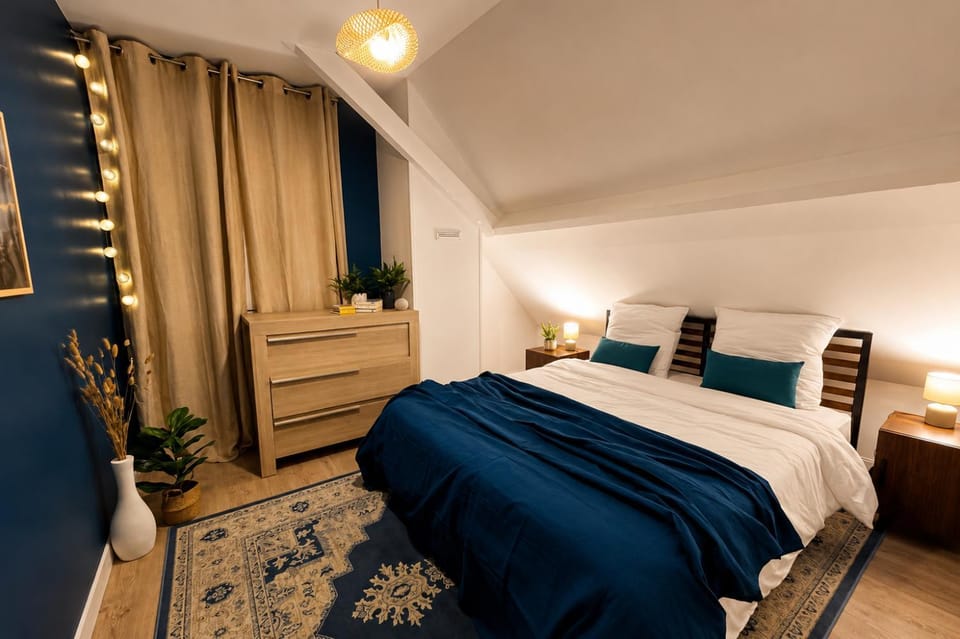Bed, Photo of the whole room, Bedroom