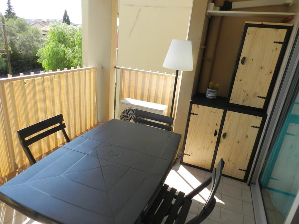 Charmant appartement climatisé 4 Personnes, piscine & parking Apartment in Antibes