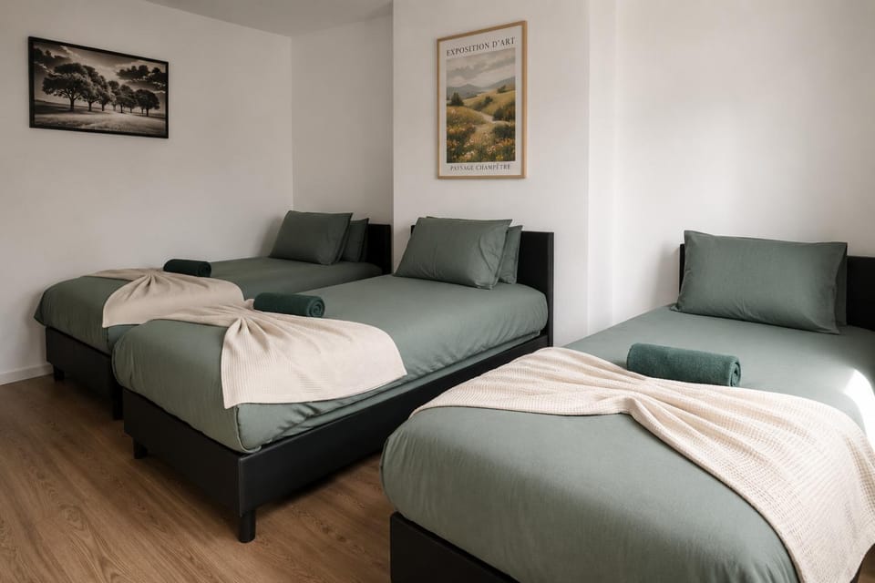 Bed, Photo of the whole room, Bedroom, heating, towels