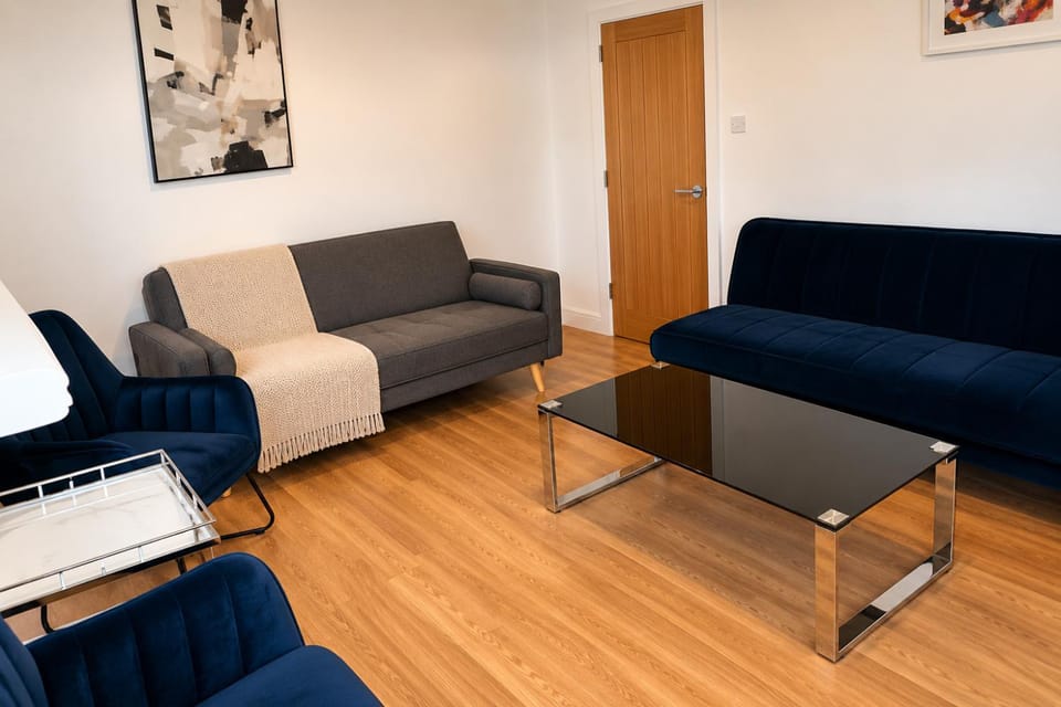 Communal lounge/ TV room, TV and multimedia, Living room, Seating area, heating