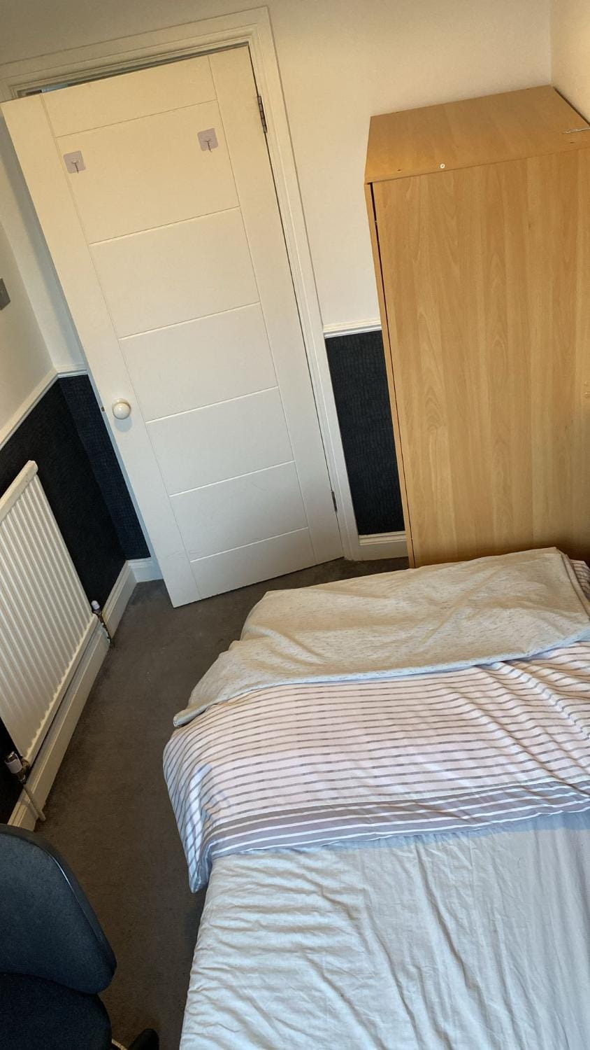 Single room for Female in fmaily house Vacation rental in Romford