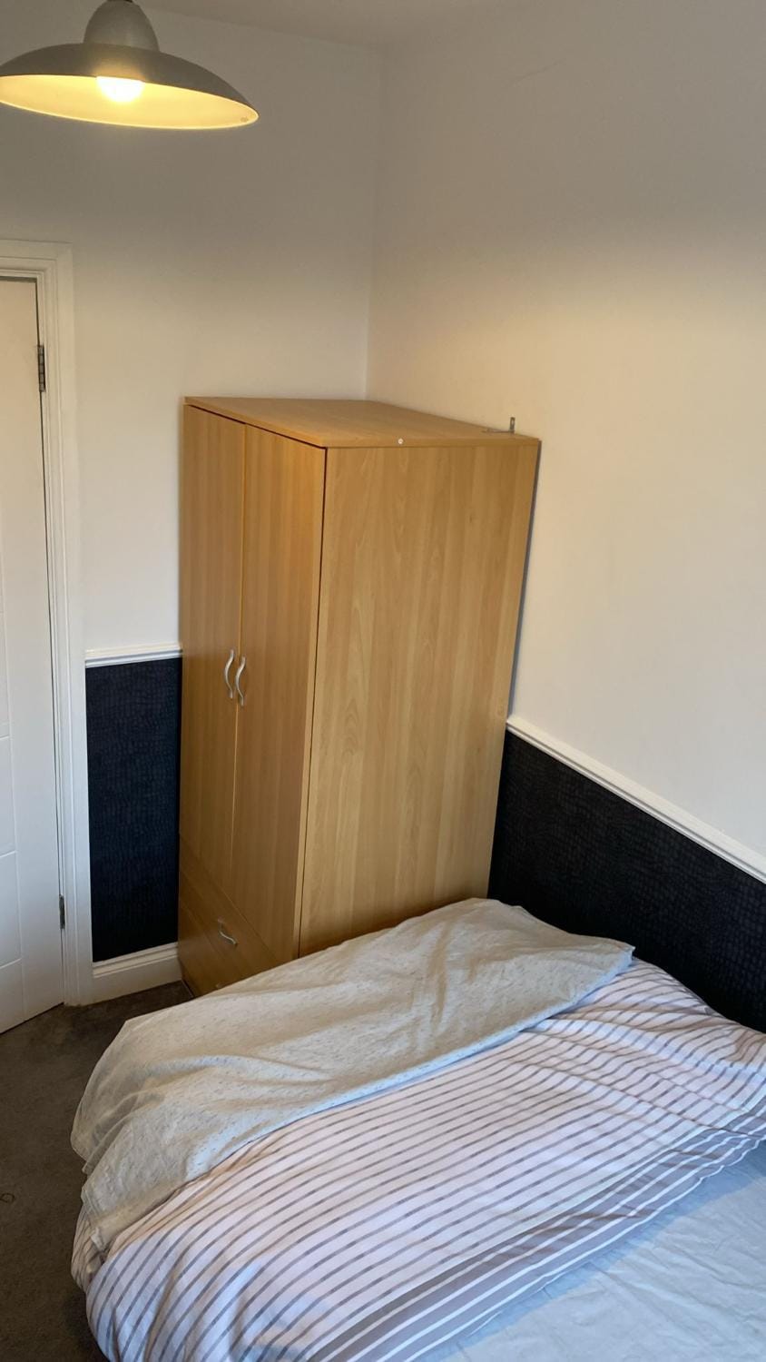 Single room for Female in fmaily house Vacation rental in Romford