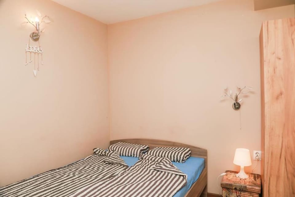 Top Centre, Quiet, Independant Apartment in Burgas