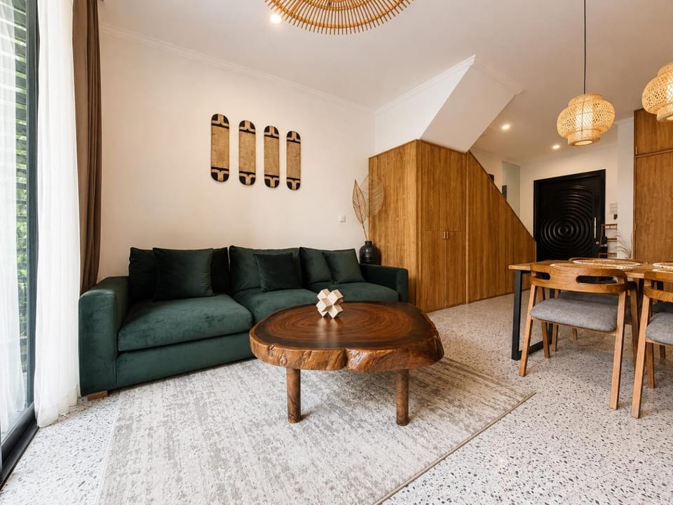 TV and multimedia, Living room, Seating area, air conditioner