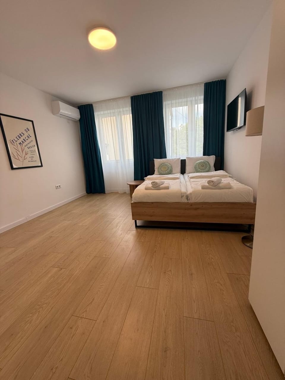 Bed, Photo of the whole room