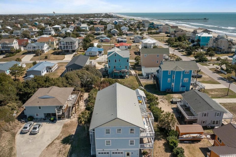 Oceanview, short walk to the beach & Dog friendly House in Emerald Isle