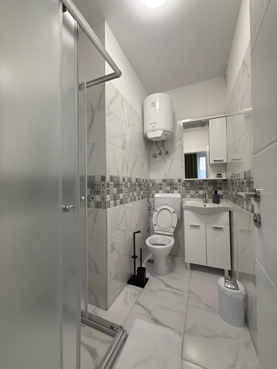 Shower, Toilet, Bathroom, bidet, towels