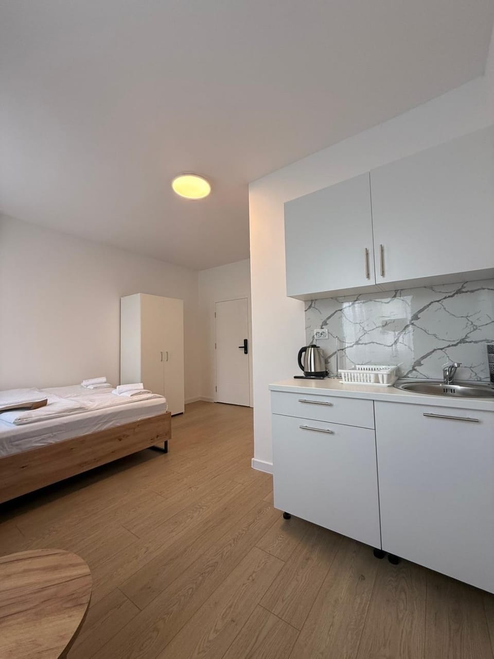 Bed, Kitchen or kitchenette, Photo of the whole room, minibar