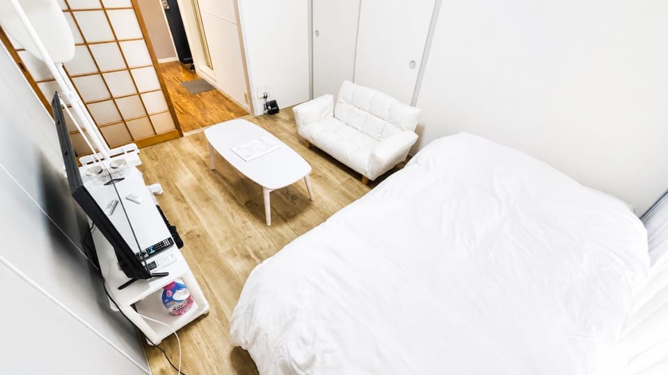 Bed, TV and multimedia, Living room