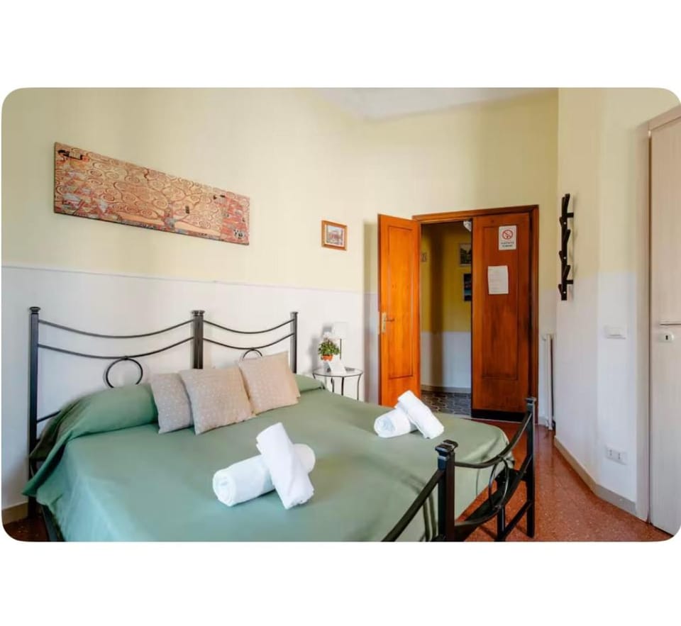 Glam Sm Maggiore Guest House Bed and Breakfast in Rome