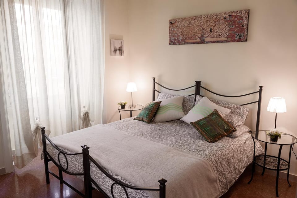 Bed, Day, Photo of the whole room, Bedroom