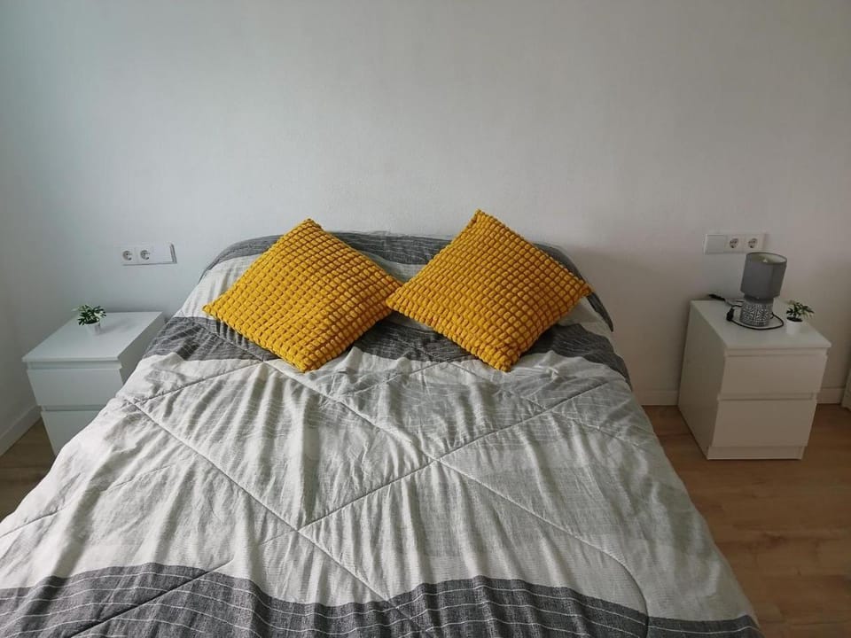 Habitación Matrimonial con Sala y Balcón privado Apartment in Valencia