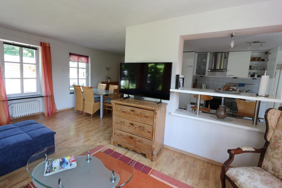 Communal lounge/ TV room, TV and multimedia