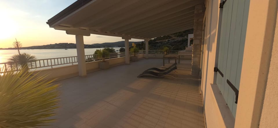 Property building, Natural landscape, View (from property/room), Balcony/Terrace, Sea view