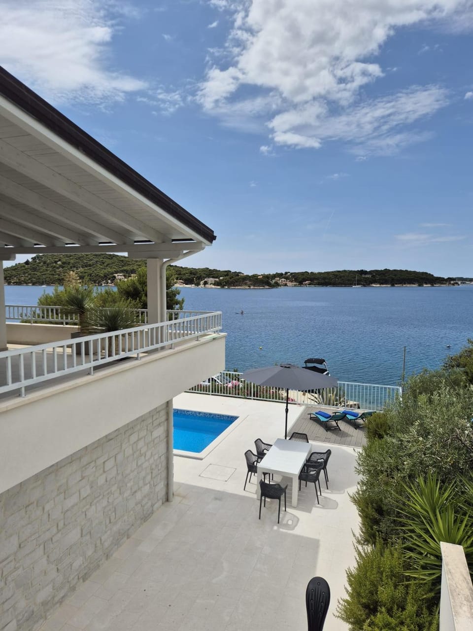 Property building, Day, View (from property/room), Balcony/Terrace, Sea view, Swimming pool, sunbed