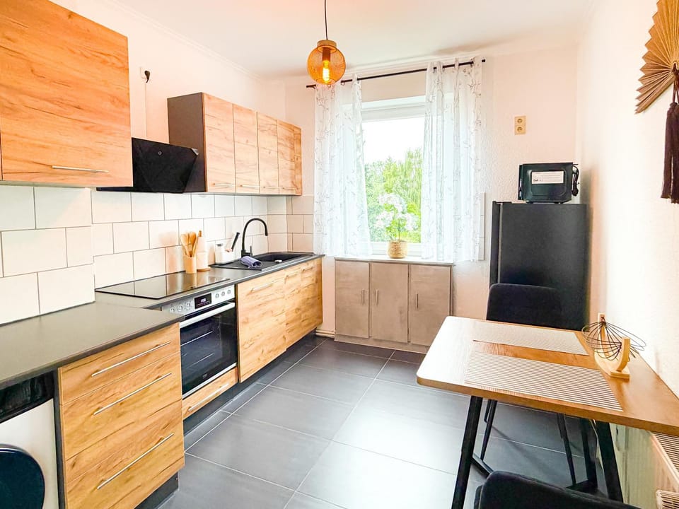Kitchen or kitchenette, Dining area, dishwasher, oven, pet friendly, stove, toaster