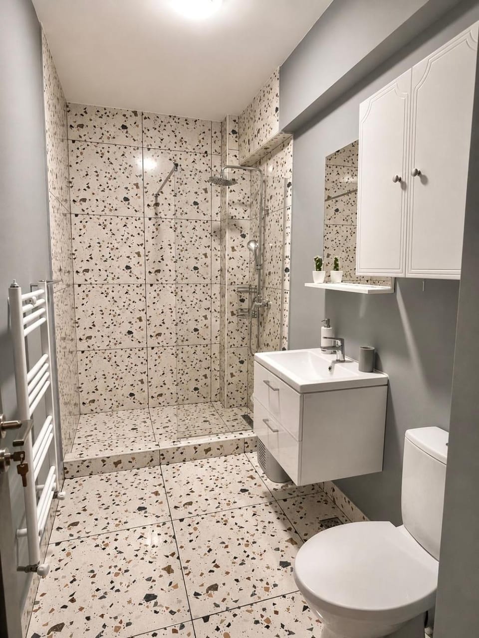 Shower, Bathroom, hair dryier