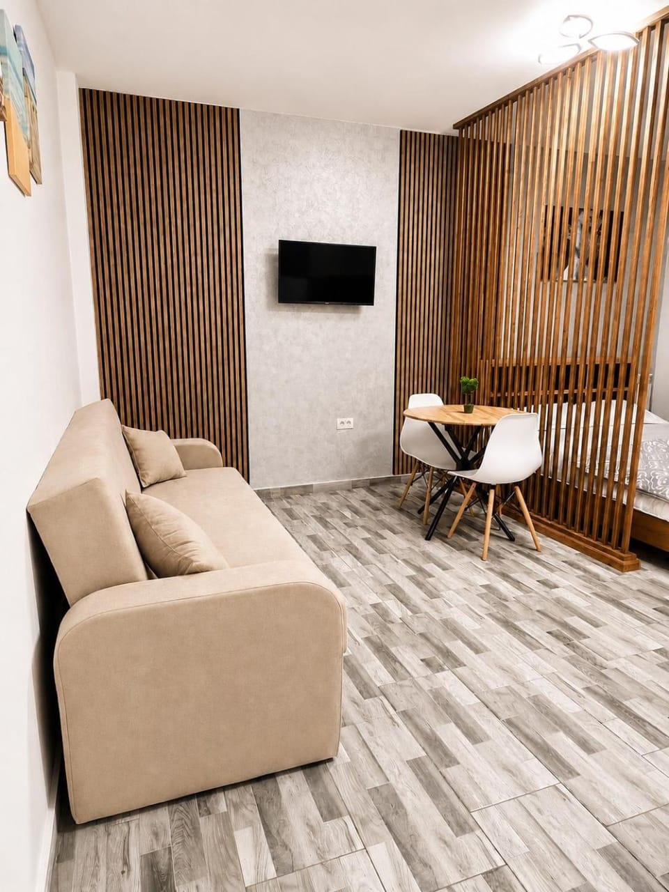 TV and multimedia, Living room, Seating area, Dining area