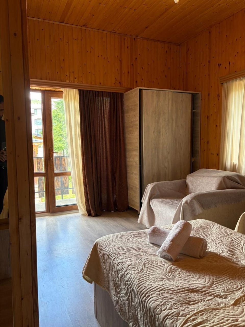 Bed, Photo of the whole room, towels