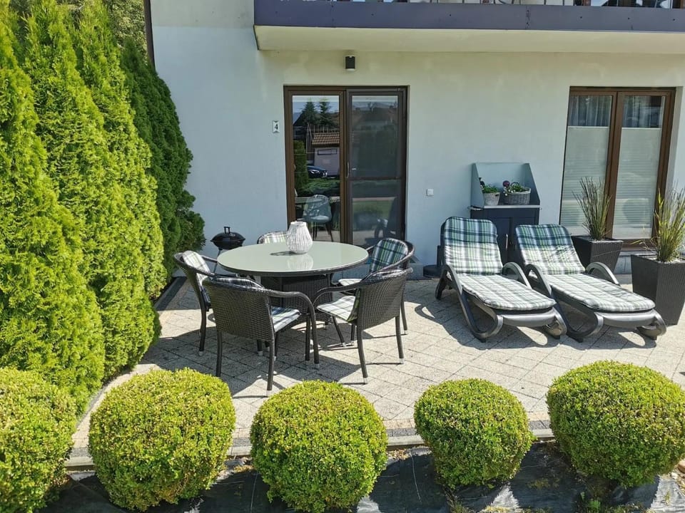 Garden, Balcony/Terrace, Seating area, Garden view, sunbed