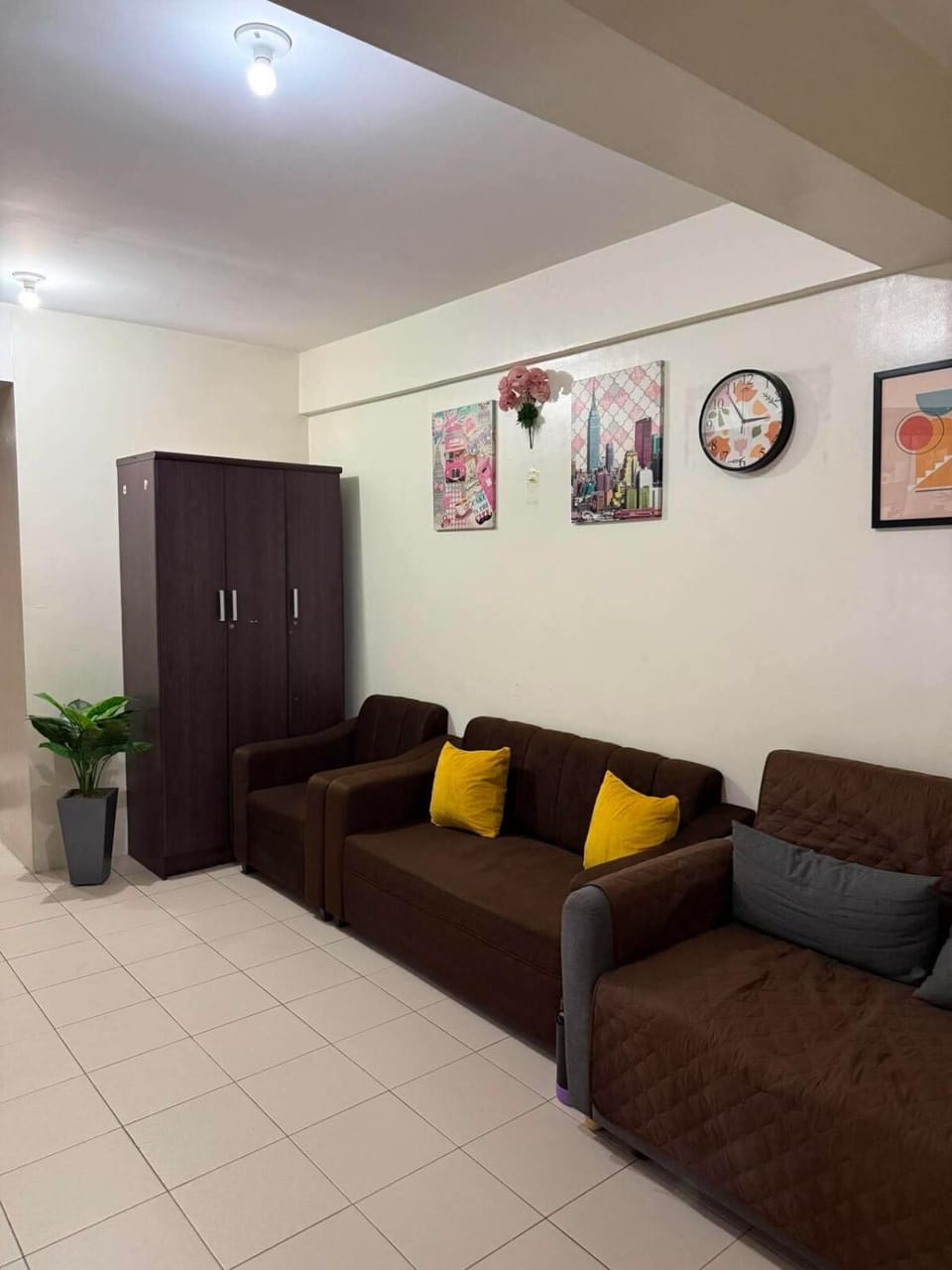 Newly Furnished Condo near NAIA Manila Airport Pool Wi-Fi MBB Happynest Apartment in Las Pinas
