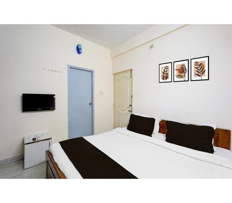 Communal lounge/ TV room, Bed, TV and multimedia, Photo of the whole room, Evening entertainment, Bedroom