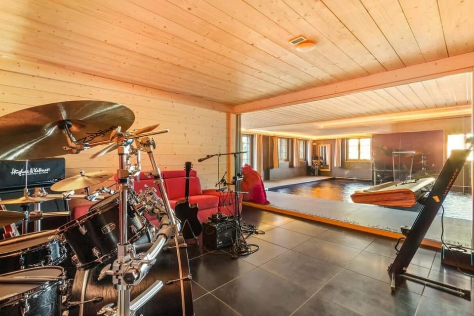 Beautiful Modern Chalet in the Nature Gstaad Region Chalet in Saanen