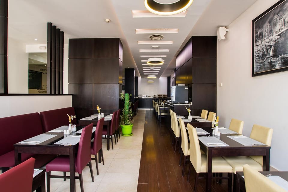 Restaurant/places to eat, Restaurant/places to eat