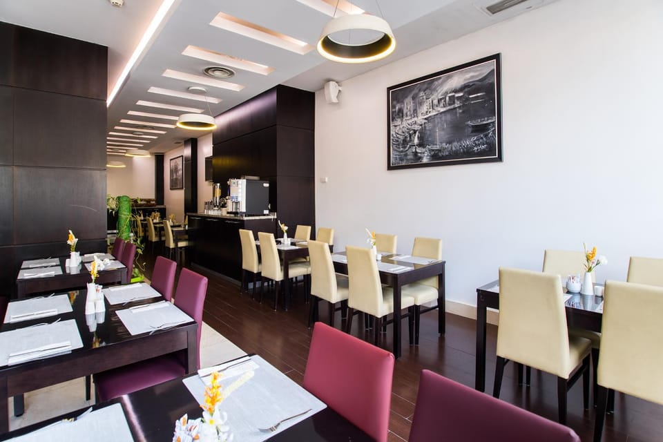 Restaurant/places to eat, Restaurant/places to eat