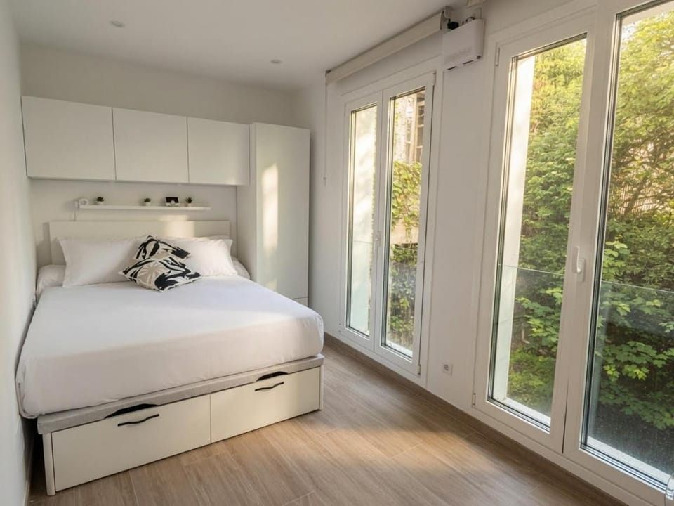 Bed, Photo of the whole room, Bedroom, wardrobe