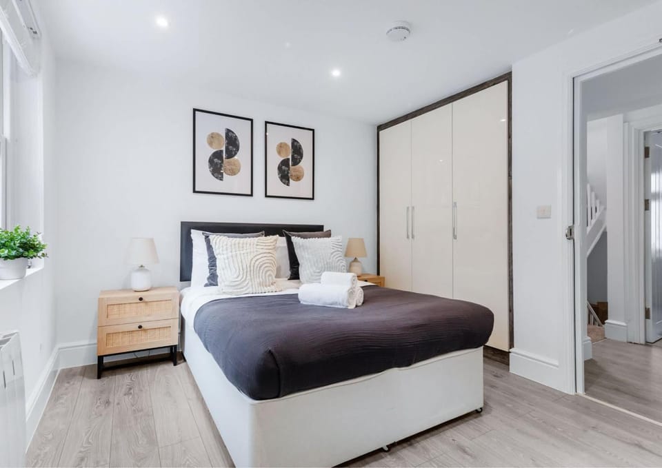 Bed, Photo of the whole room, Bedroom, wardrobe
