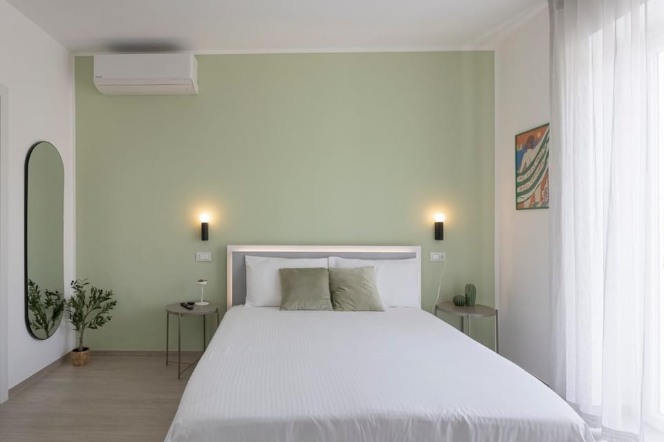 Bed, Photo of the whole room, Bedroom, air conditioner
