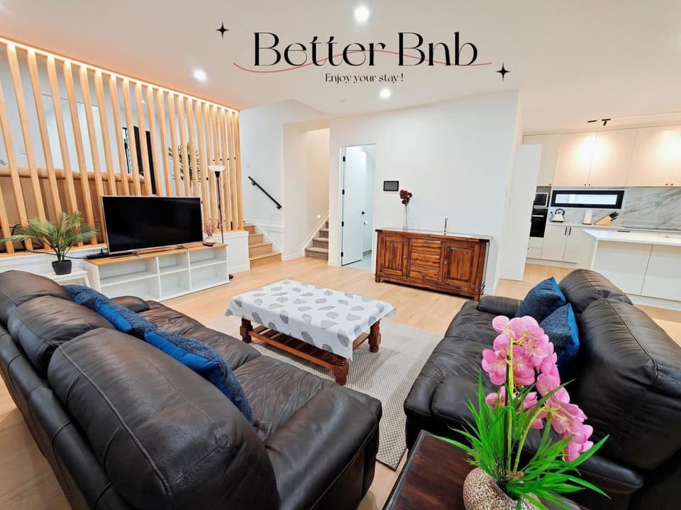 Sunny Bucklands Beach Retreat · Spacious 5BR 4.5BA House in Auckland