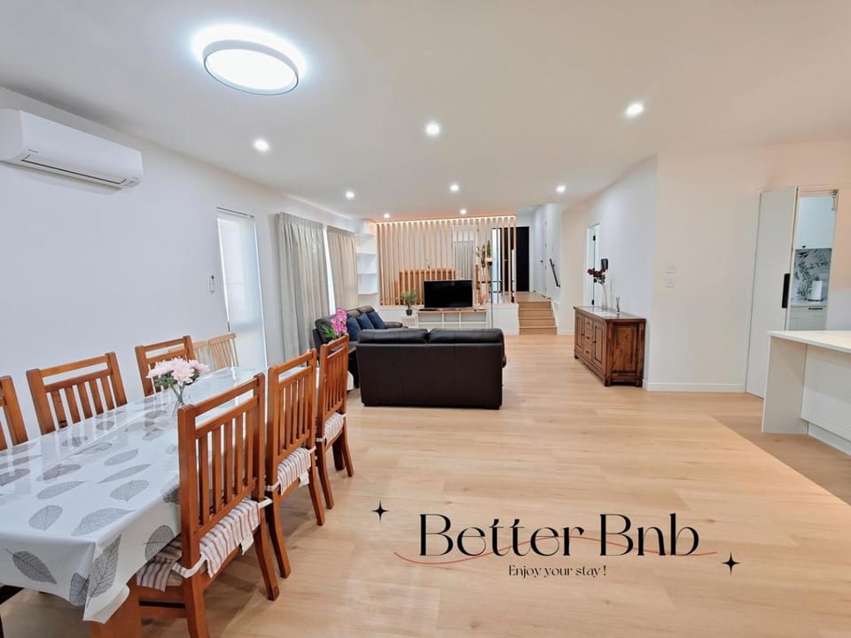 Sunny Bucklands Beach Retreat · Spacious 5BR 4.5BA House in Auckland