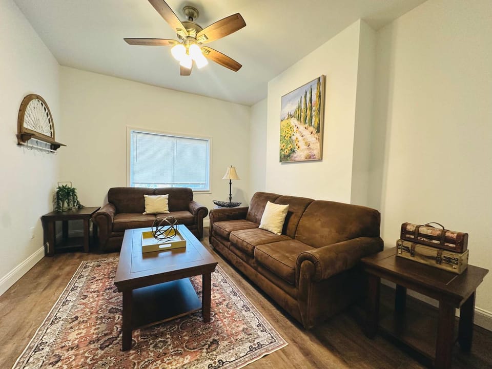 Beautiful 2 Bedroom Apartment - Easy City Access Apartment in Pittsburgh