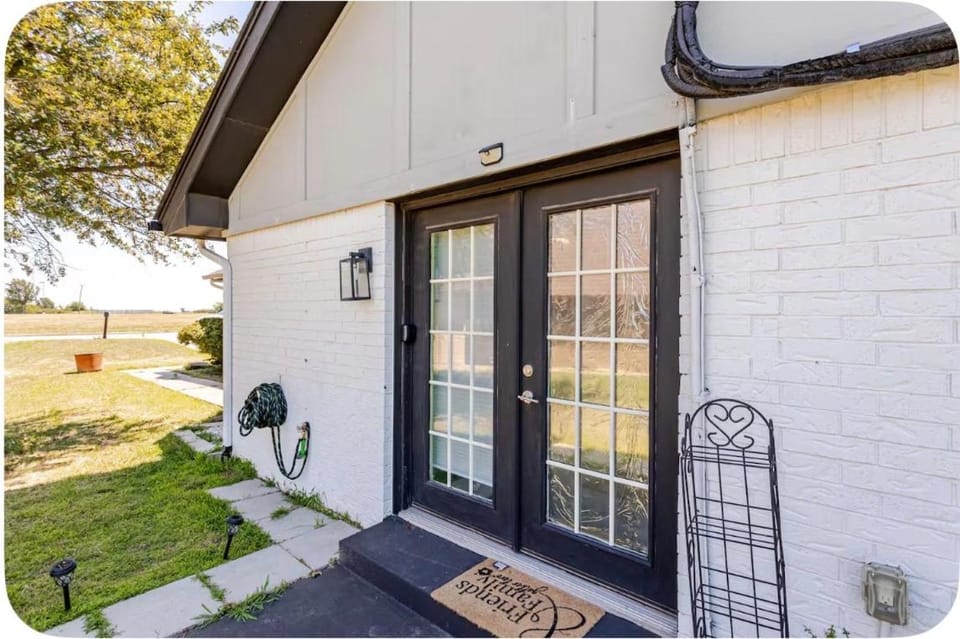 Cozy and comfortable private room and bathroom Bed and Breakfast in Oklahoma City