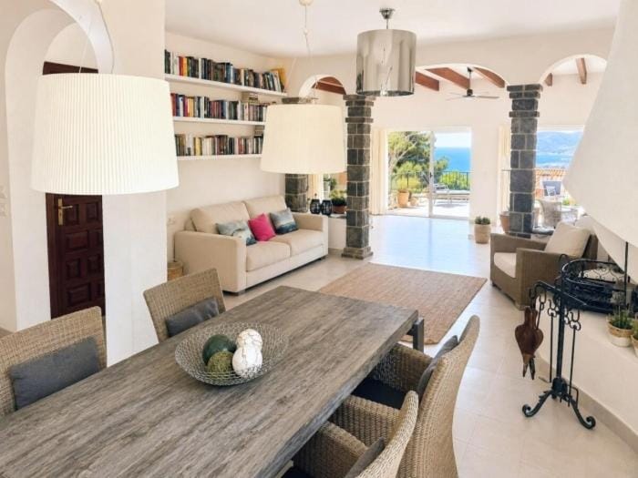 Exclusiva Villa Piscina Climatizada mas Apartamento Villa in Marina Baixa
