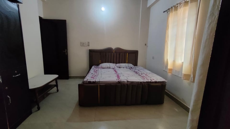Bed, Bedroom, wardrobe, air conditioner