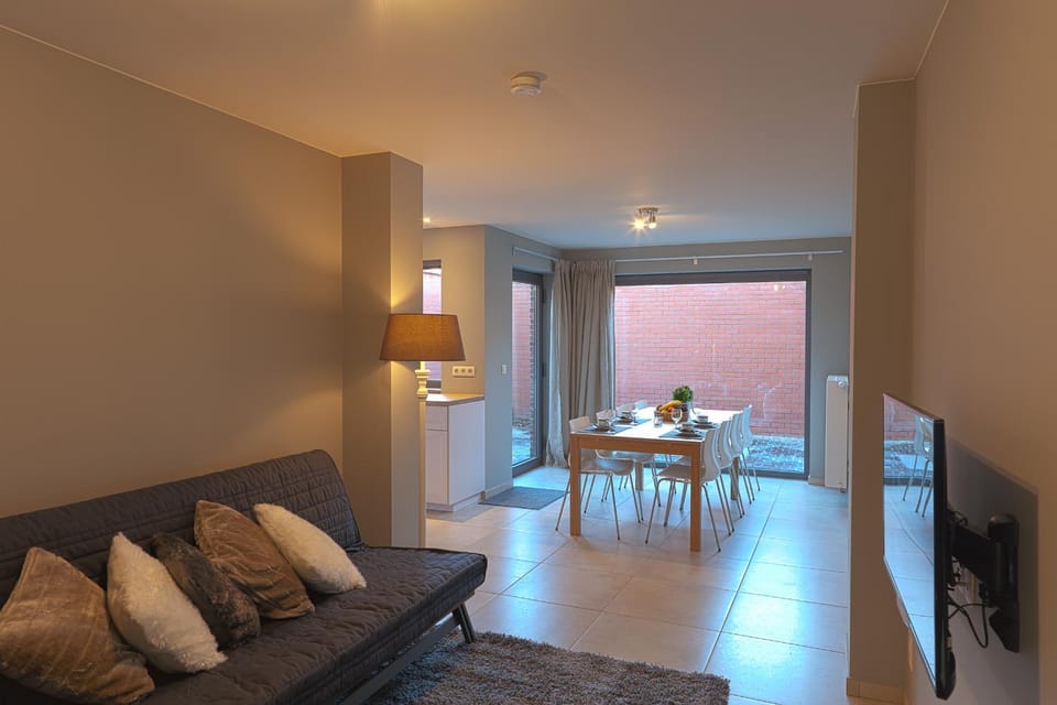 Property building, Dining area, Meeting/conference room, Garden view