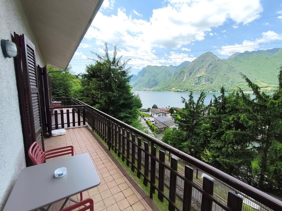 Day, View (from property/room), Balcony/Terrace, Dining area, Lake view, Mountain view
