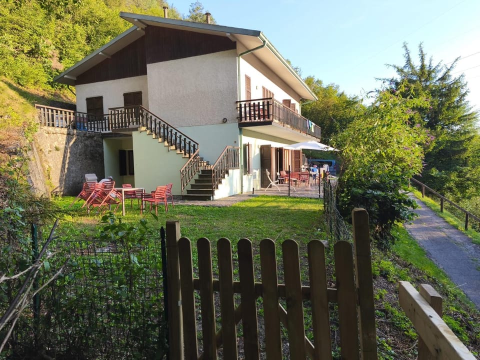 Property building, Day, Garden, Garden view