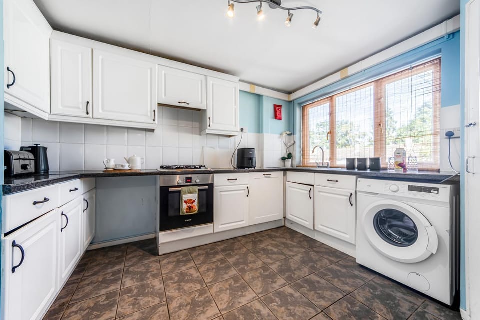 Kitchen or kitchenette, oven, stove, toaster, washing machine