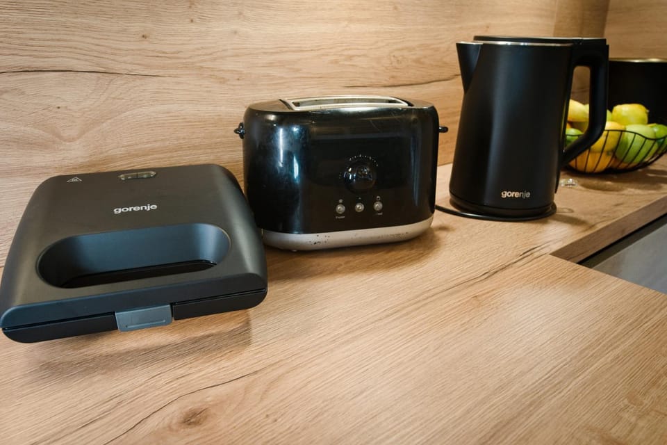 Coffee/tea facilities, toaster