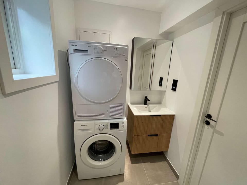 Bathroom, wardrobe, washing machine, dryer