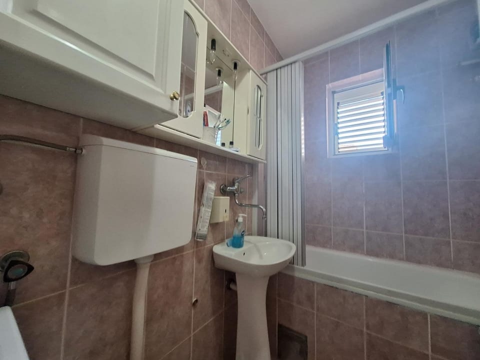 Bathroom, Bath