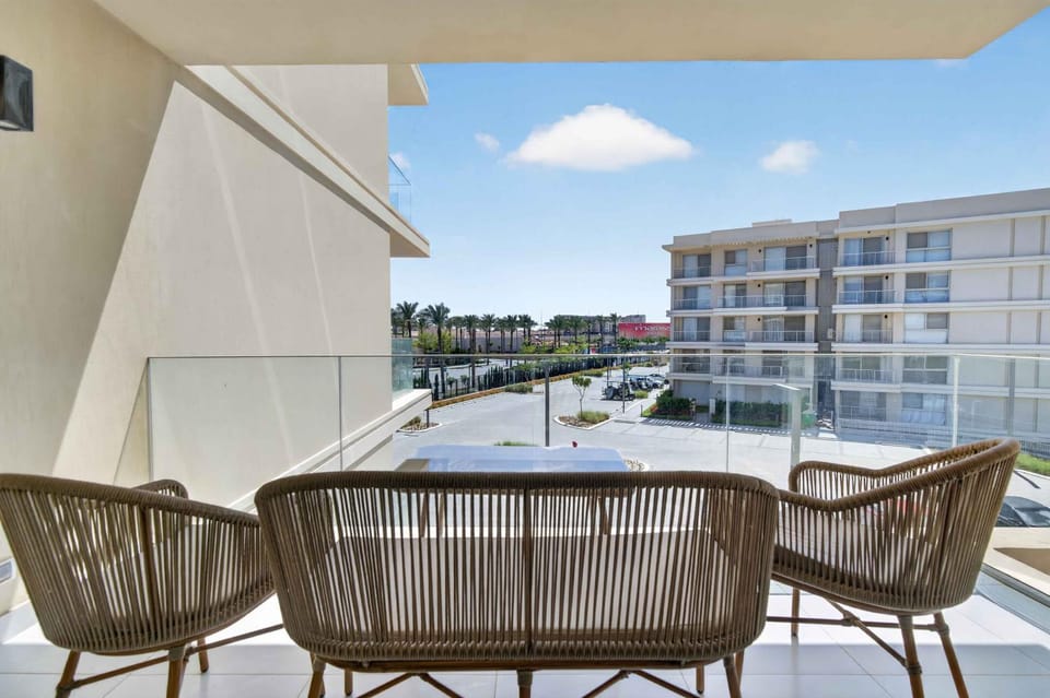 Property building, Patio, Day, View (from property/room), Balcony/Terrace, Seating area, sunbed
