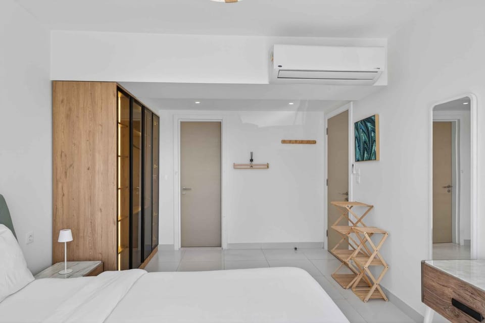 Bed, Photo of the whole room, Bedroom, wardrobe, air conditioner