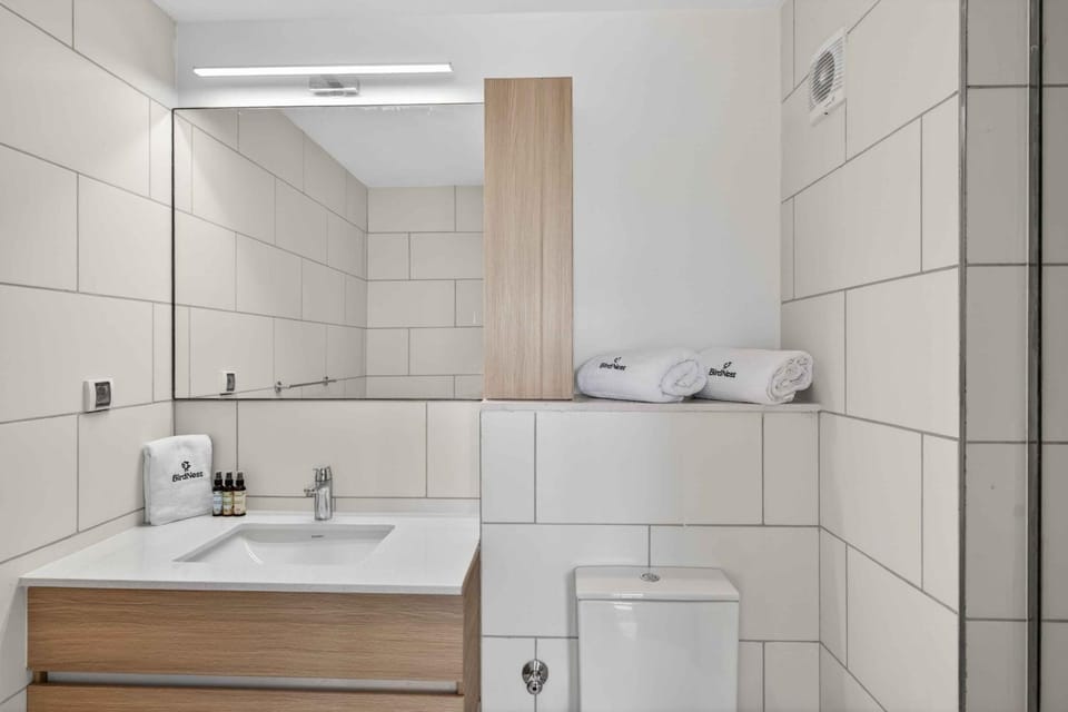 Toilet, Bathroom, towels